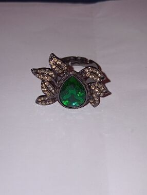 Austrian Champagne Crystal, Green Glass Leaf Ring in Dark Silvertone (Size 8-10)